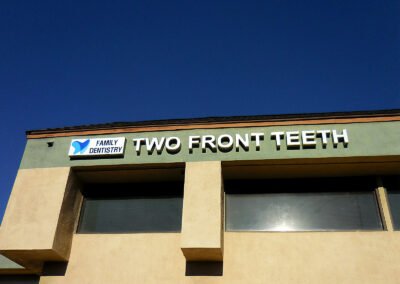 Two-Front-Teeth-pic3