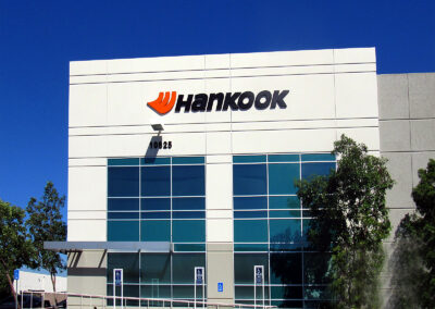 Hankook-Tires-Exterior-Wall-Sign-pic2