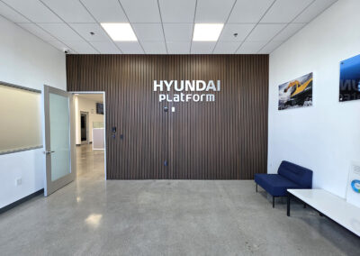 Interior - Signs - Hyundai Platform - Image4